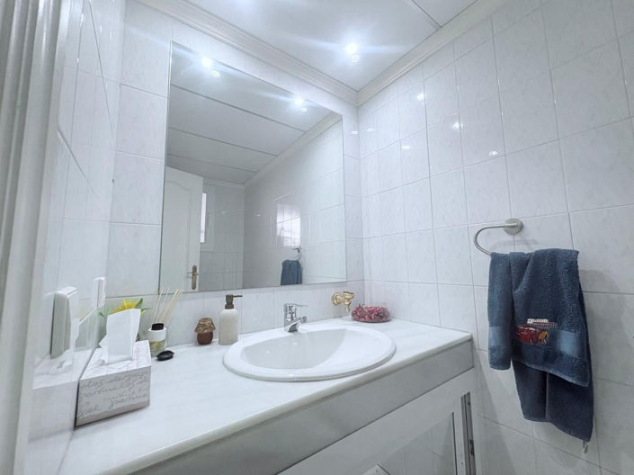 Image No.24-5 Bed House for sale