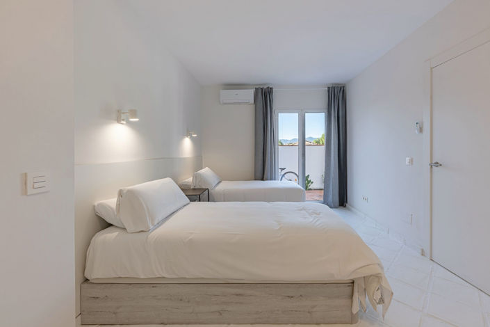 Image No.10-4 Bed House for sale