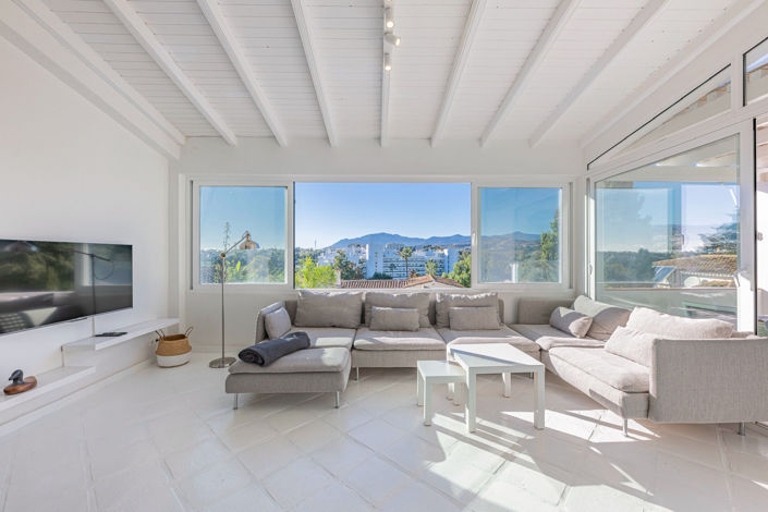 Image No.2-4 Bed House for sale