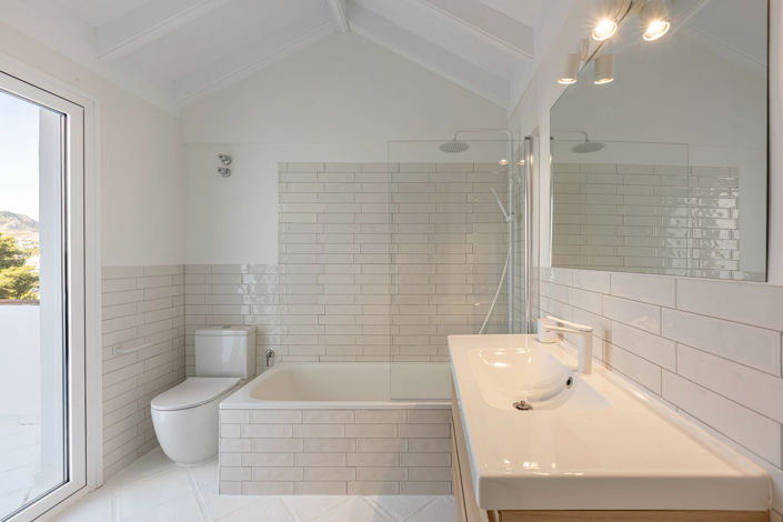 Image No.8-4 Bed House for sale