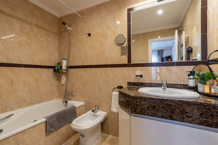 Image No.17-4 Bed Townhouse for sale