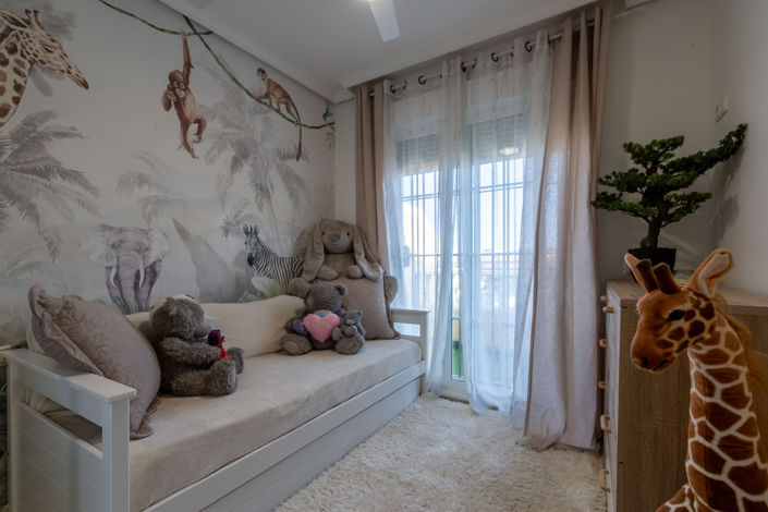 Image No.18-4 Bed Townhouse for sale