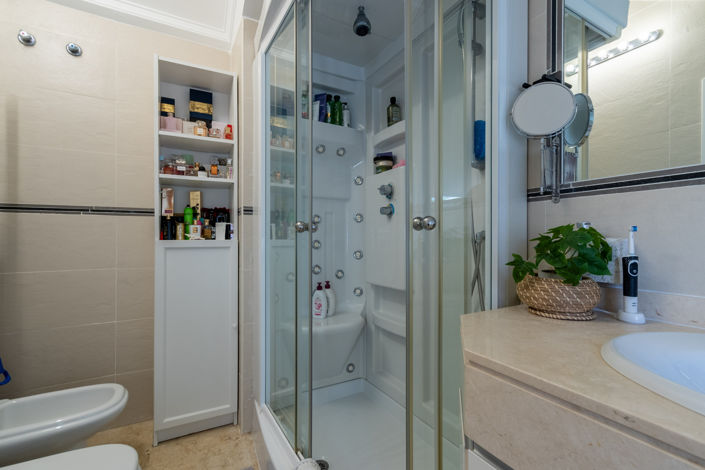 Image No.28-4 Bed Townhouse for sale