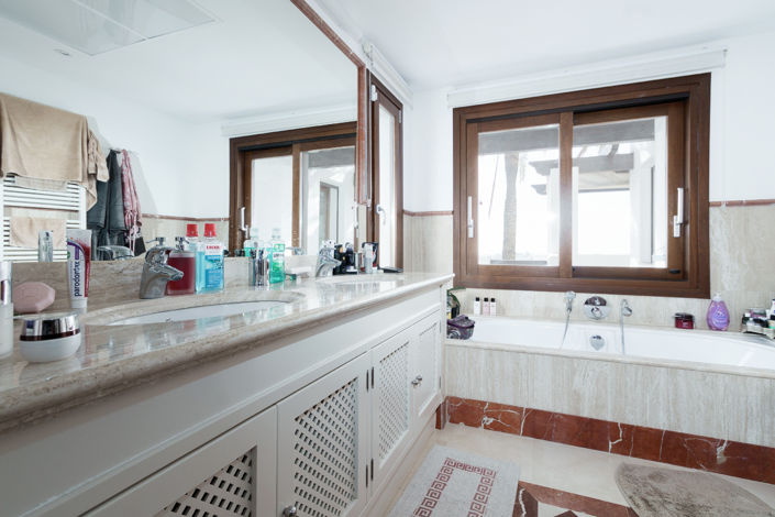 Image No.10-3 Bed Townhouse for sale