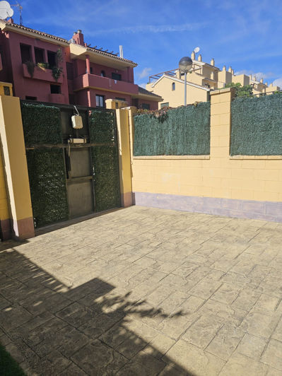 Image No.29-3 Bed Townhouse for sale