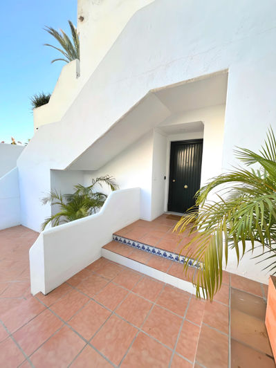Image No.8-3 Bed Property for sale
