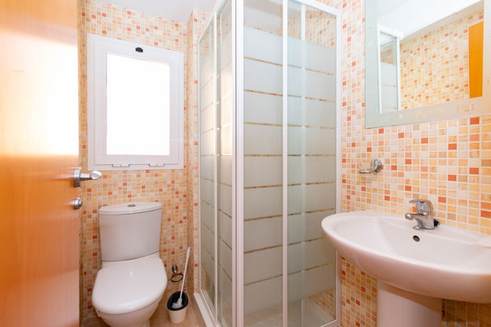 Image No.15-2 Bed Property for sale