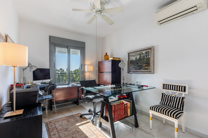 Image No.15-3 Bed House for sale