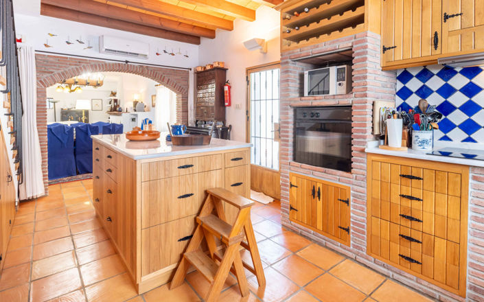 Image No.3-5 Bed House for sale