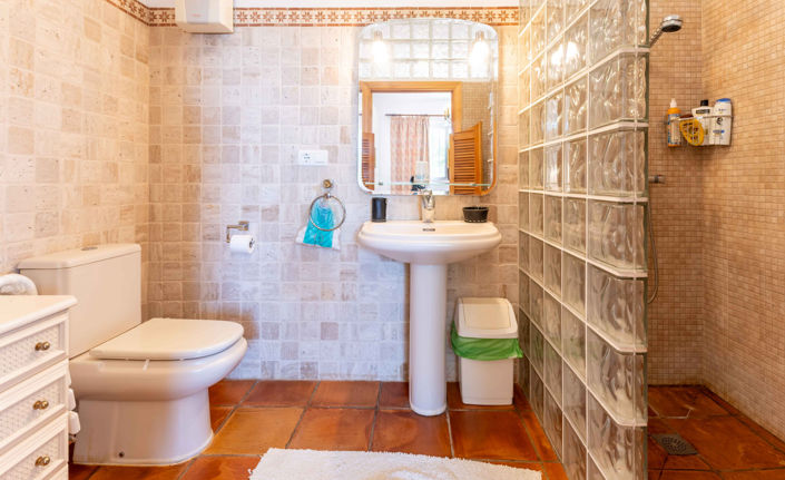 Image No.30-5 Bed House for sale