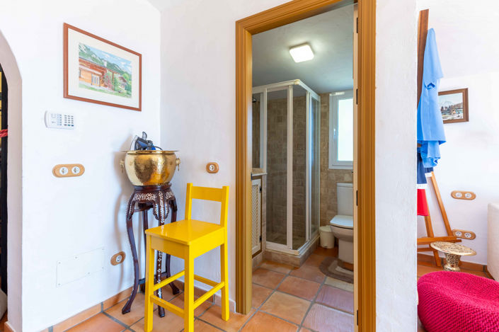 Image No.7-5 Bed House for sale