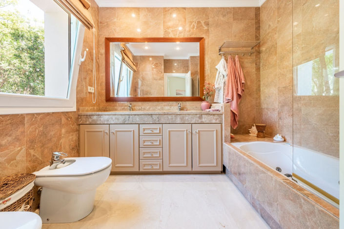 Image No.19-6 Bed Villa for sale