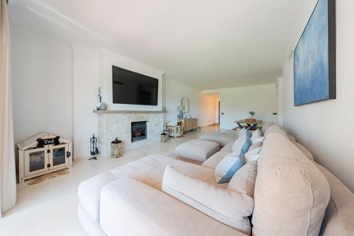 Image No.12-3 Bed Property for sale