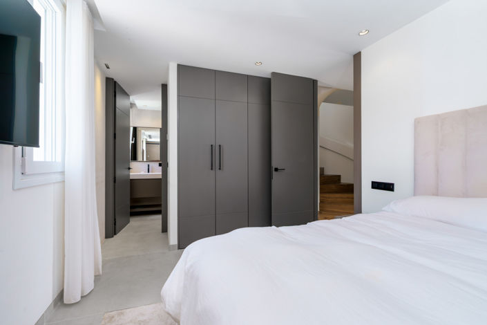 Image No.22-4 Bed Townhouse for sale