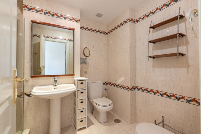 Image No.21-3 Bed Flat for sale