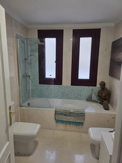 Image No.24-3 Bed Property for sale