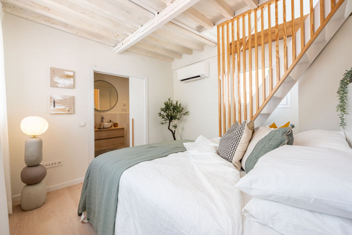 Image No.13-2 Bed Property for sale