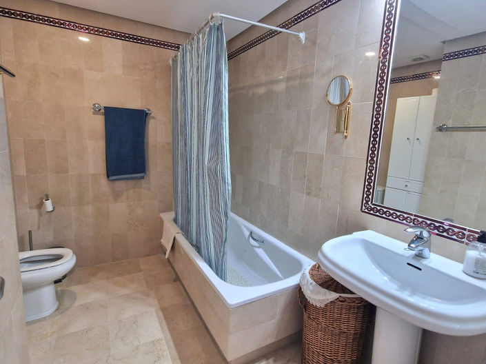 Image No.9-2 Bed House for sale