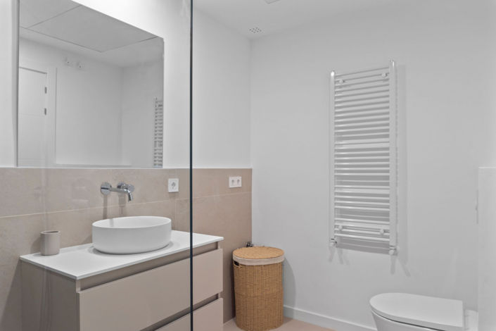 Image No.12-2 Bed Property for sale