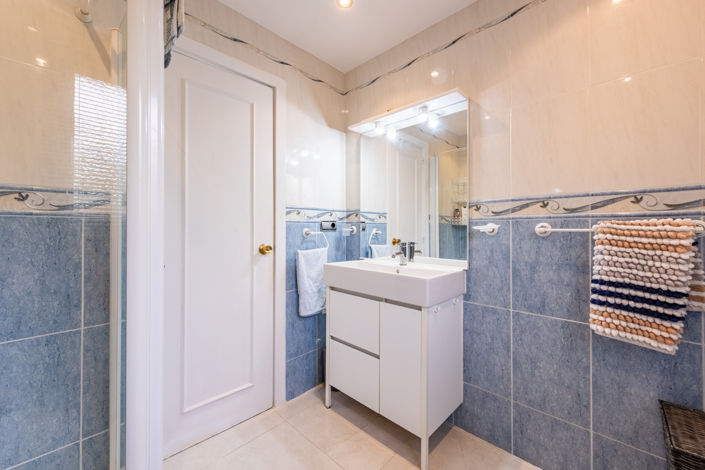 Image No.12-2 Bed Property for sale