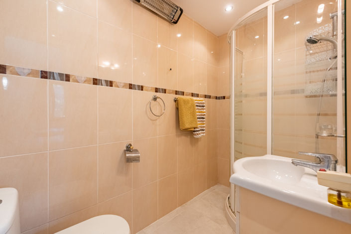 Image No.15-2 Bed Property for sale