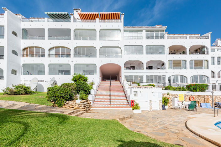 Image No.17-2 Bed Property for sale