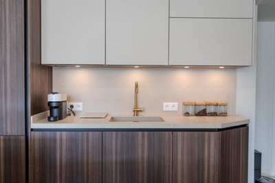 b98le8d7m9k3degpefzhs0lif8u4xzvzhwxtmggyekxx9