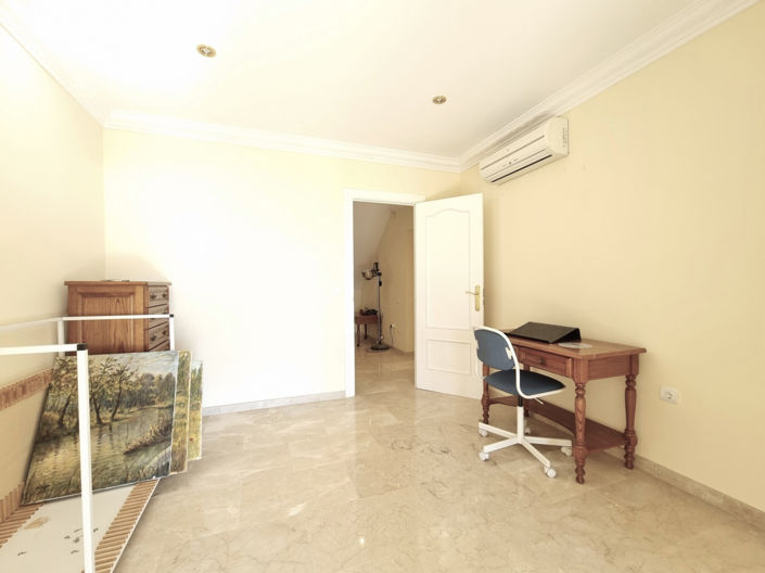 Image No.20-5 Bed Villa for sale