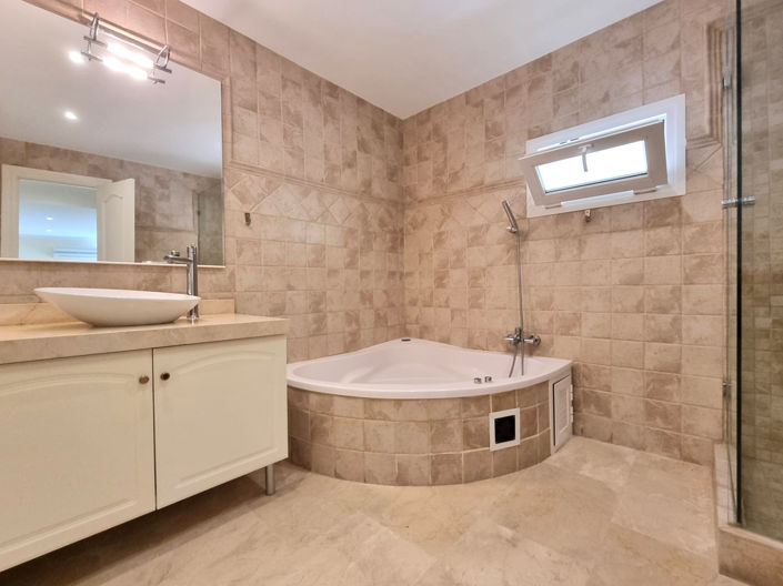 Image No.26-5 Bed Villa for sale