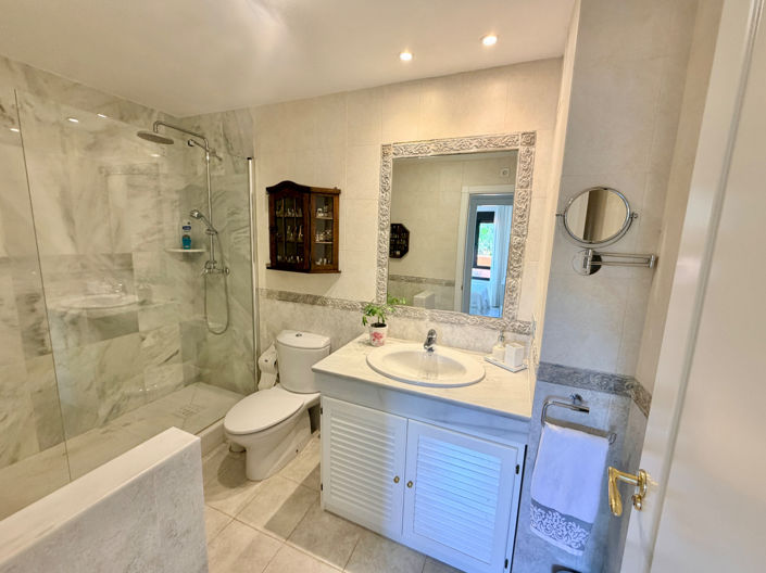 Image No.16-4 Bed Property for sale