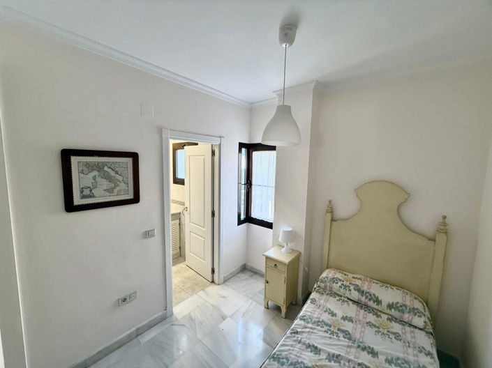 Image No.28-5 Bed Property for sale