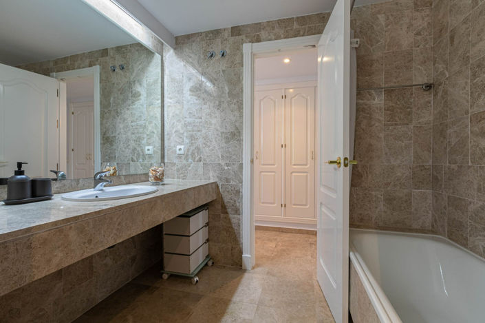 Image No.45-3 Bed Apartment for sale