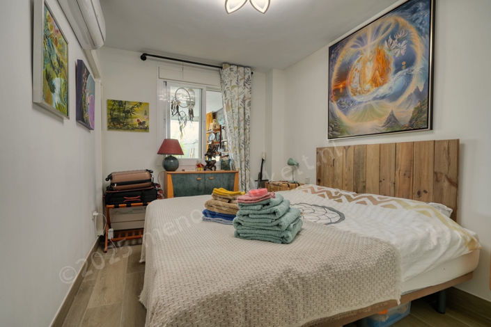 Image No.11-2 Bed Property for sale