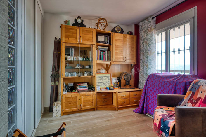 Image No.24-2 Bed Property for sale