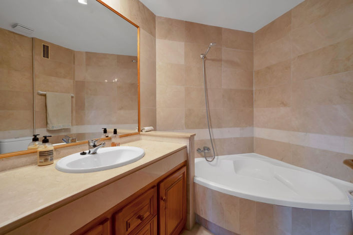 Image No.13-2 Bed Apartment for sale