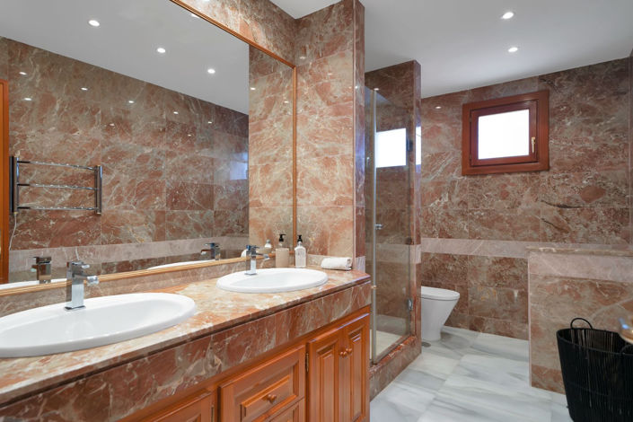 Image No.8-2 Bed Apartment for sale