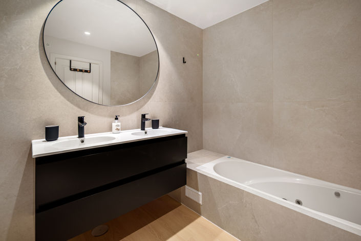 Image No.12-2 Bed Property for sale