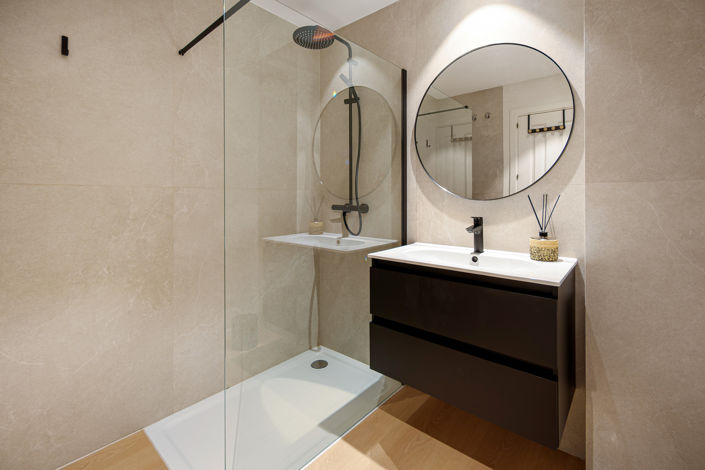 Image No.14-2 Bed Property for sale