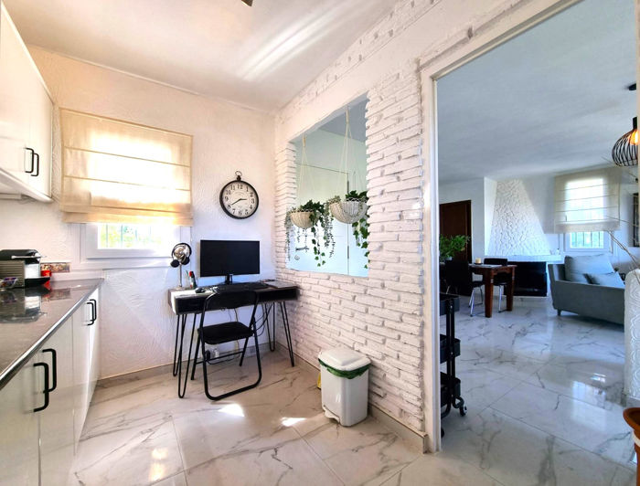 Image No.14-2 Bed House for sale