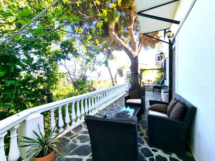 Image No.8-2 Bed House for sale