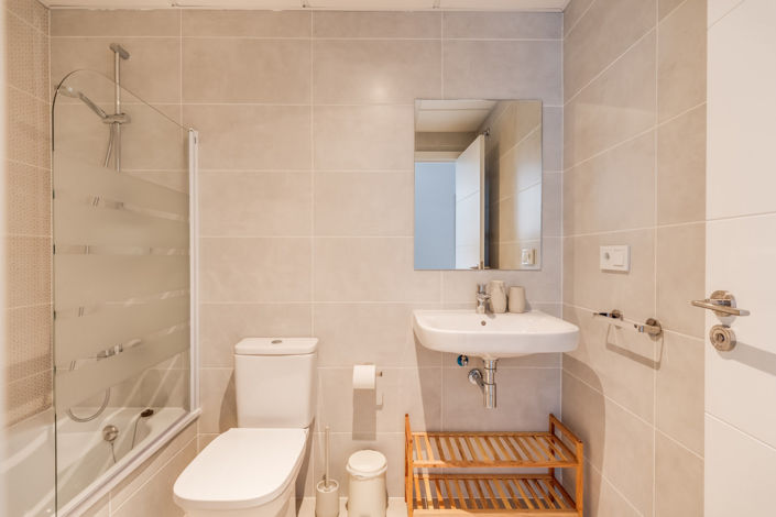 Image No.12-2 Bed Property for sale