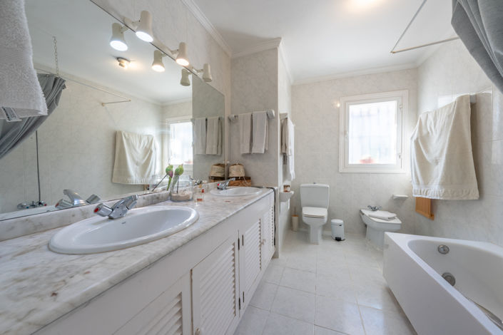 Image No.47-4 Bed Villa for sale