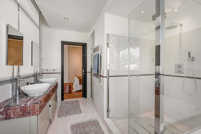 Image No.9-2 Bed Townhouse for sale