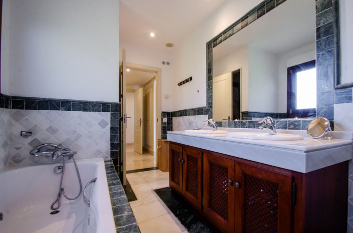 Image No.25-3 Bed Apartment for sale