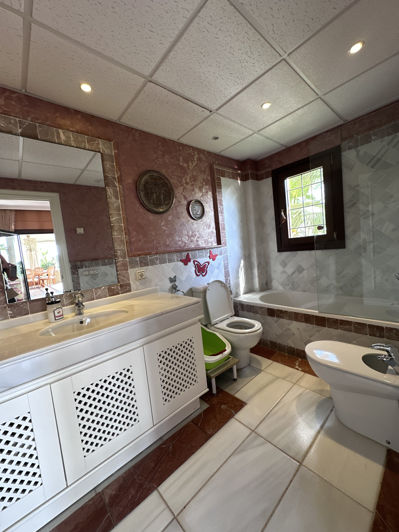 Image No.10-4 Bed Apartment for sale