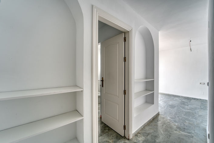 Image No.18-5 Bed Property for sale