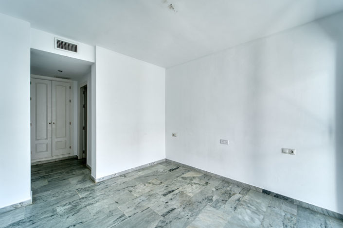 Image No.21-5 Bed Property for sale