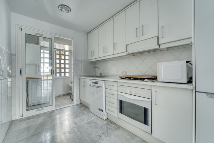 Image No.24-5 Bed Property for sale