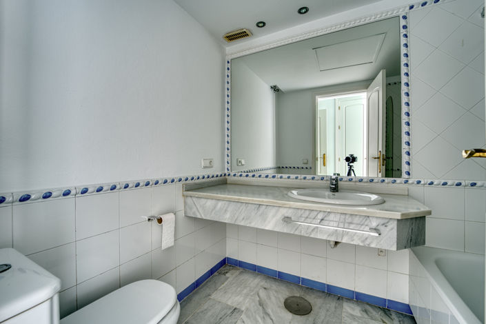 Image No.26-5 Bed Property for sale