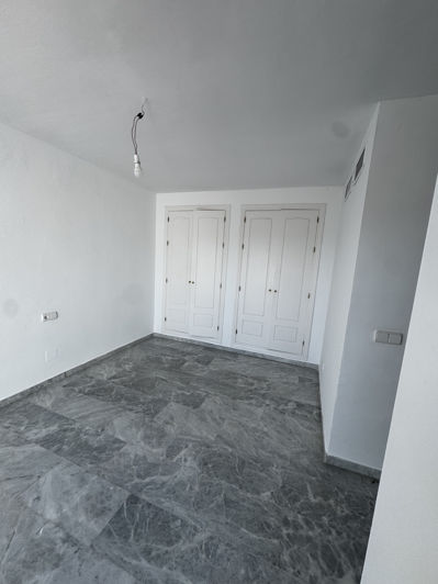 Image No.3-5 Bed Property for sale